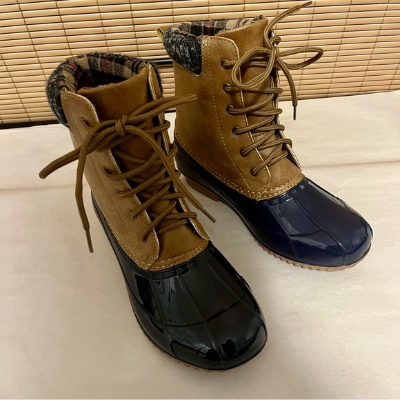 JustFab Navy/Tan Evi Knit Sock Liner Duck Boots - Picture 4 of 11
